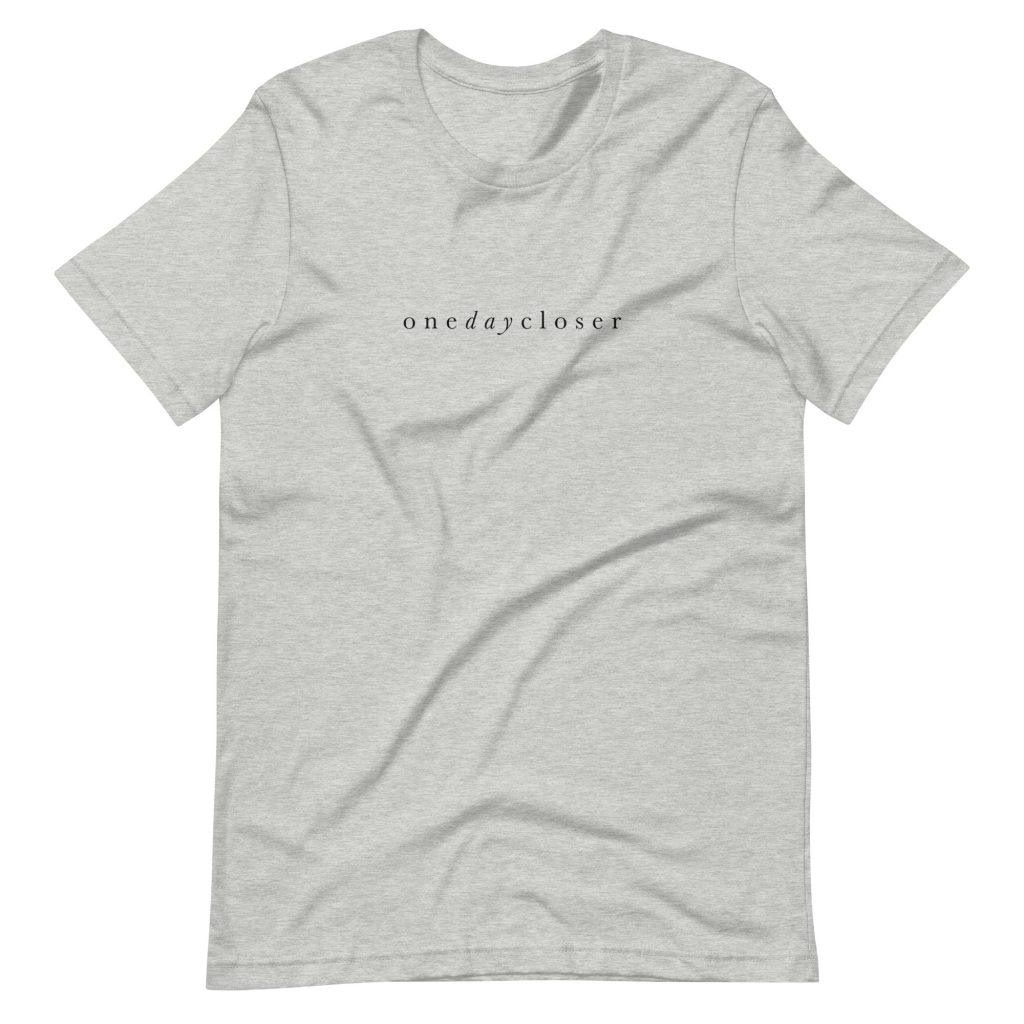 unisex-staple-t-shirt-athletic-heather-front-64404804da905